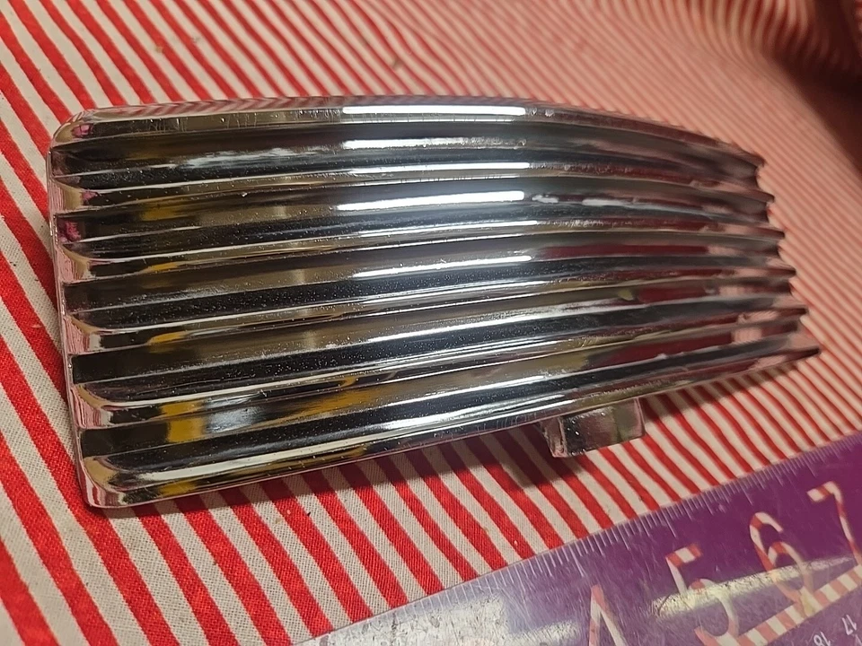 Oldsmobile Super 88 Dynamic 88 1961 guardabarros delantero adorno derecho # 580438 Foto 2 de 4