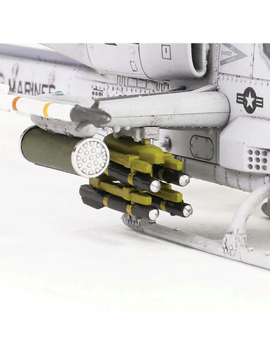 FORCES OF VALOR - 3rd Marine Aircraft Wing Attack Helicopter MAG-39 HMLA-... - Picture 5 of 5