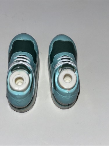 Jade Bratz Doll SHOES Tennis Sportz Joggers Flaunt It 2002 green/blue lace - Picture 5 of 11