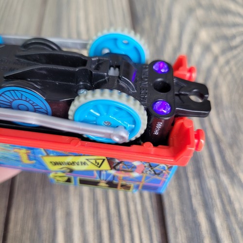 Thomas & Friends Night Delivery Hyper Glow in Dark Engine Light Up Blacklight VG - Picture 9 of 12