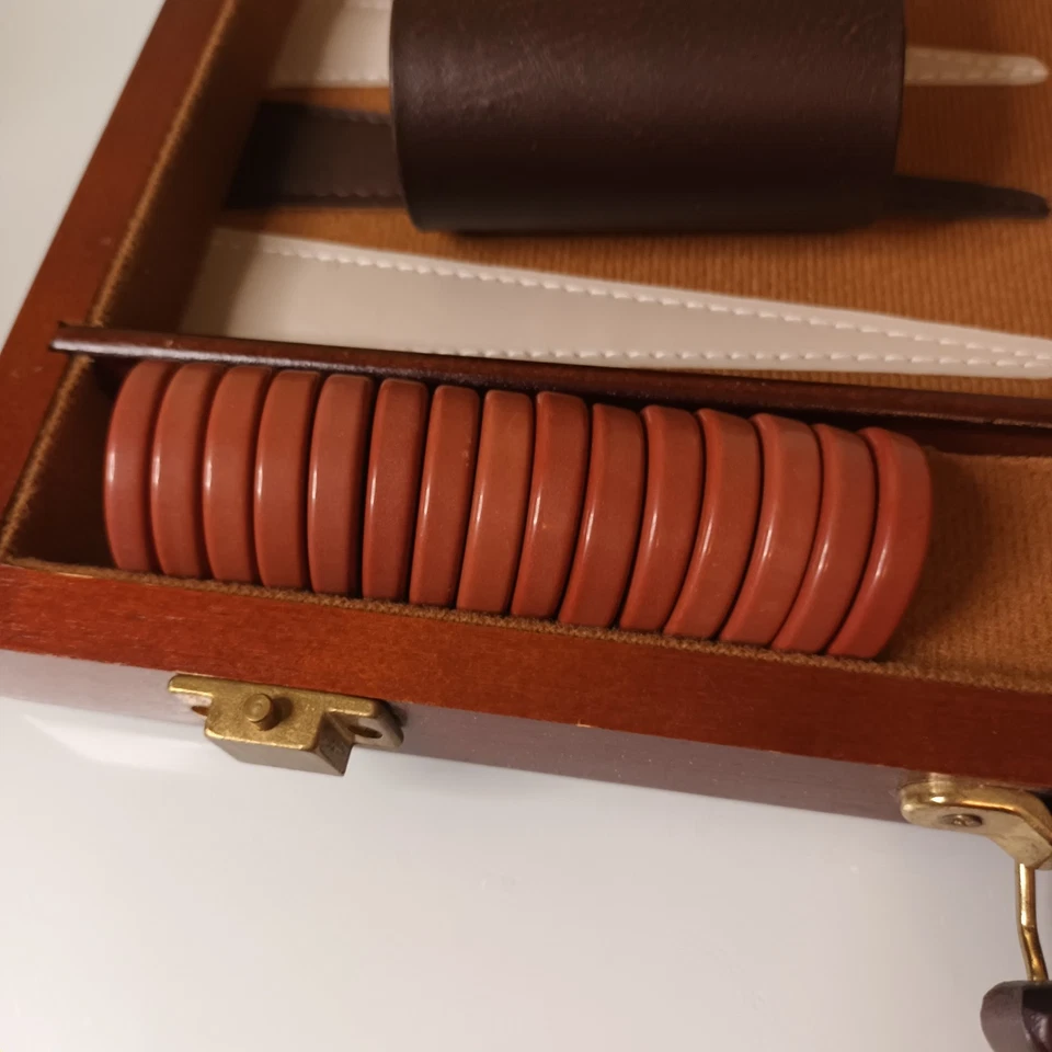 Pavilion Backgammon Set in Wooden Case - Complete - Toys r us - Image 2 of 4