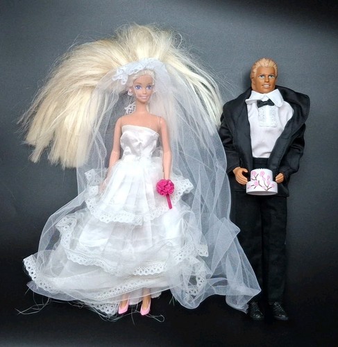 Vintage 1980's 90's Bride & Groom Barbie Ken Doll Wedding Set Lot Bouquet & Cake - Picture 1 of 6