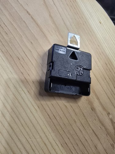 Quarz Pferd Karussell Uhr lila Holz geprüft funktioniert - Bild 6 von 6