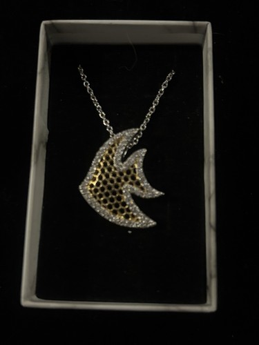 Collar colgante de peces de varios agujeros enchapados en rodio circonita cúbica transparente con cadena en tono plateado - Imagen 4 de 4