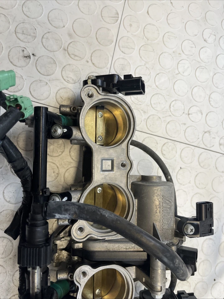 Корпуса дроссельных заслонок, форсунок 2016 Yamaha YZF R1M от оригинального производителя - Изображение 2 из 4