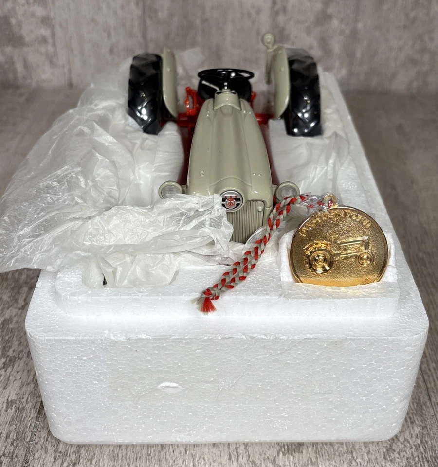 1/16 Ertl Ford 640 Precision Series #8 Tractor Diecast - Image 4 of 4