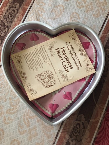 Vint. Set 2 Heart Wilton Party Pans "Happiness Heart Cake" w instructions 1971 - Picture 12 of 13