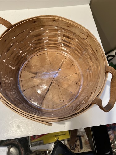 Longaberger Basket 10" X 9.5"X 4"Round Basket with Cary Handle and Divider 1994 - Picture 8 of 8