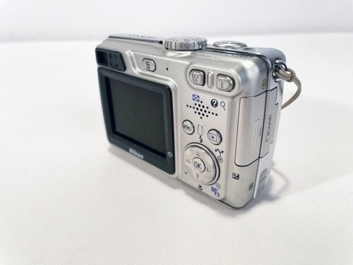 Nikon Coolpix 5900 5.1MP Digital Camera - FOR PARTS OR REPAIR / READ DESCRIPTION - Picture 7 of 8