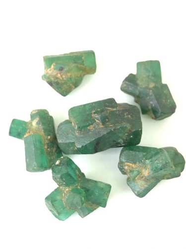 Brasilianischer natürlicher Smaragd Gewicht ca. 4 bis 5 Gramm pro Stück zur Herstellung von Stein5165 - Bild 2 von 3