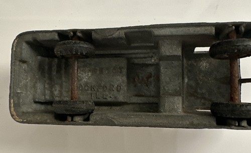 Midgetoy Cast Metal Red Fire Ladder Truck USA 3 1/2" Long 9567 - Picture 6 of 6