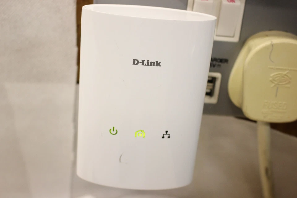 2 X D-LINK DHP-306AV 200Mbps SINGLE PORT ETHERNET POWERLINE WHITE UK PLUG - Image 2 of 4