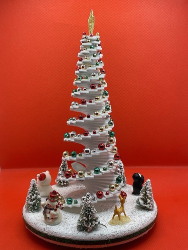 Beautiful Rotating Christmas Tree - Picture 2 of 12