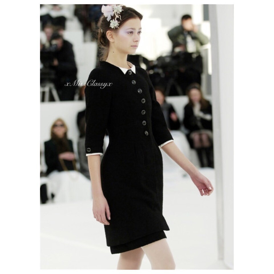 希少　CHANEL THE COUTURIERE AT WORK　シャネル Chanel The Couturiere at Work, by Amy De La Haye, Shell
