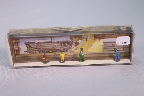 ZH656 MERTEN Train Figures N 2399 Passenger Burpy Passersby - Picture 1 of 3