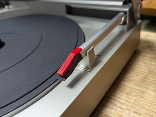 Tocadiscos de seguimiento lineal con bloqueo de cuarzo SANSUI PM7 con aguja usado - Imagen 6 de 11