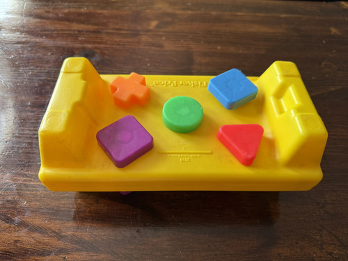 Vintage 1986 Fisher-Price Tap N Turn Bench Shapes Toy With Hammer - Picture 5 of 6