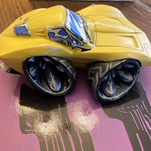 Speed Freaks “Flash” Rare Yellow 1963 Split Window Corvette & Box , Skid Plate - Picture 5 of 8