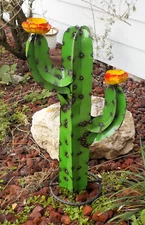 METAL YARD ART 25" SAGUARO CACTUS SCULPTUREL GREEN  W YELLOW FLOWERS