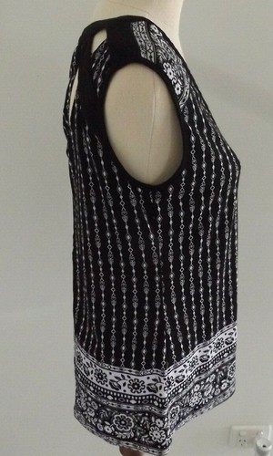 Rockmans Size XS Black White Sleeveless V Neck Cut Out Back Floral Top - Picture 4 of 8