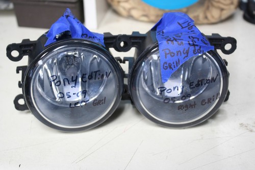 2005 -09 Ford Mustang Factory Fog Lights Pair from pony upper grill - Picture 1 of 11