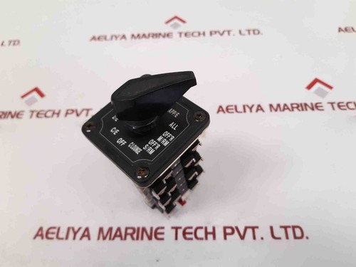 Yong Sung 8406 Cam Switch 3-3-1777 10A 250V AC - Picture 7 of 8