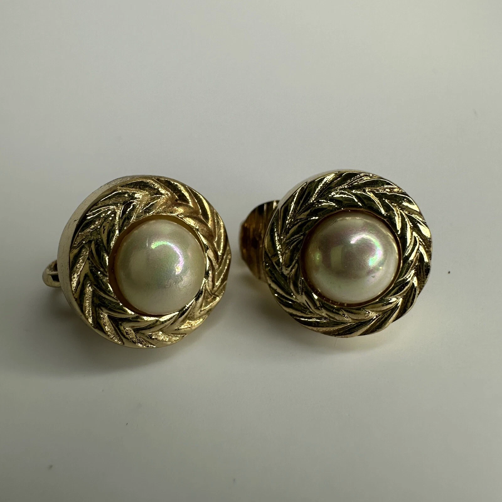 Boucles d'oreilles femme Christian Dior vintage nacre torsadée rondes plissées dorées à clipser