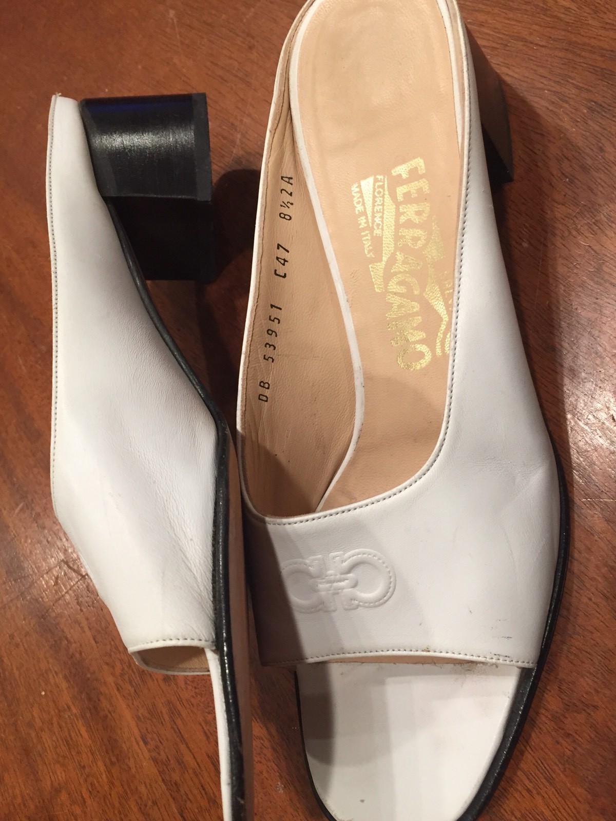 SALVATORE FERRAGAMO BOUTIQUE LEATHER SLIDES WHITE SANDAL SZ SZ SZ 8.5 BLACK HEEL 1.75 ad996b SALVATORE FERRAGAMO BOUTIQUE LEATHER SLIDES WHITE SANDAL SZ SZ SZ 8.5 BLACK HEEL 1.75 ad996b