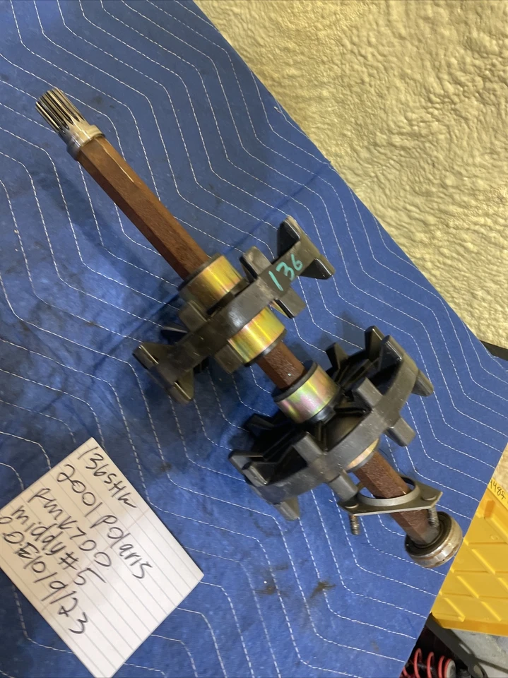 Карданный вал гусеничного драйвера 2001 Polaris Rmk 700 136 - Изображение 3 из 4