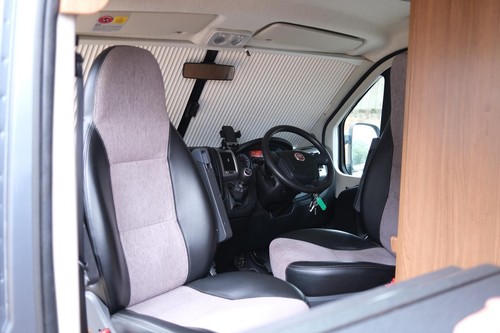 AUTO-TRAIL V-LINE 600 2.3 130 BHP 43K MILES F/S/H / 2 BERTH / SOLAR SYSTEM - Picture 5 of 24