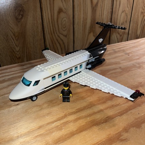 LEGO CITY: Airport VIP Service (60102) Airplane Only - Picture 2 of 7
