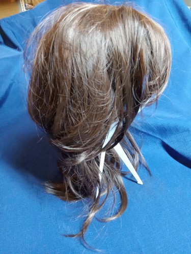 16" Womens Wig - Picture 2 of 4