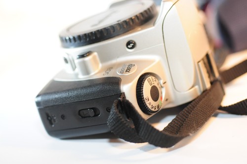 Canon EOS Rebel 2000 35mm FILM SLR Analog camera body ONLY working NO LENS - Picture 7 of 11