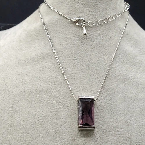 VETEMENTS Pendente in vetro viola 1" catena tono argento 18"