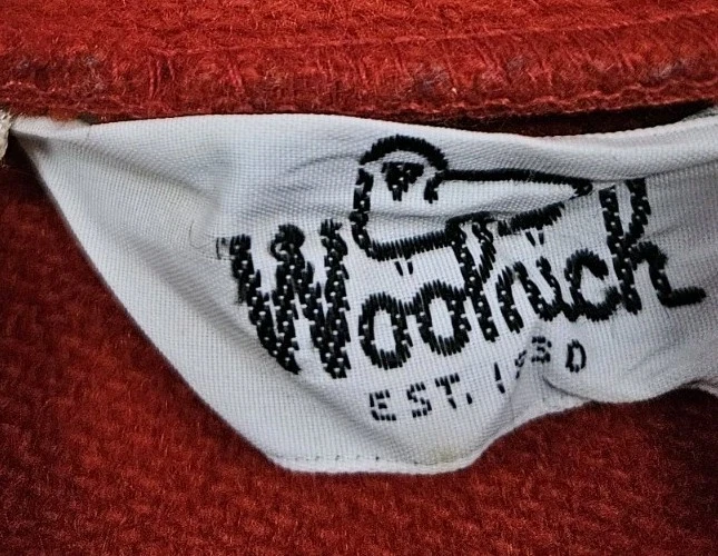 MENS VINTAGE WOOLRICH RED & BLACK BLANKET PULLOVER W/SNAPS HUDSON BAY MEDIUM - Image 3 of 4