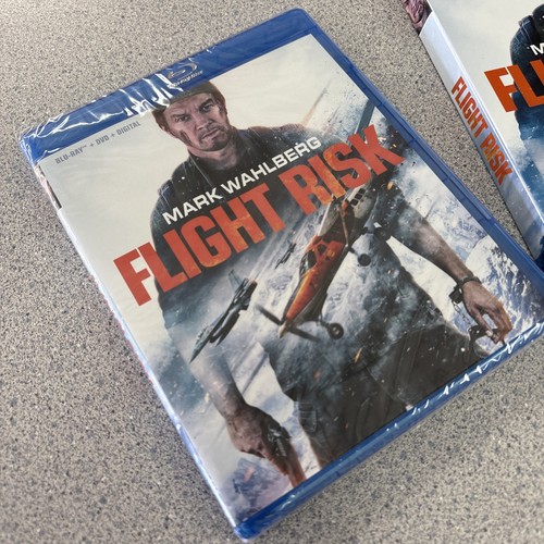 FLIGHT RISK Blu-ray + DVD + Digital w/ Slipcover / Mark Wahlberg NEW Sealed - Picture 2 of 5