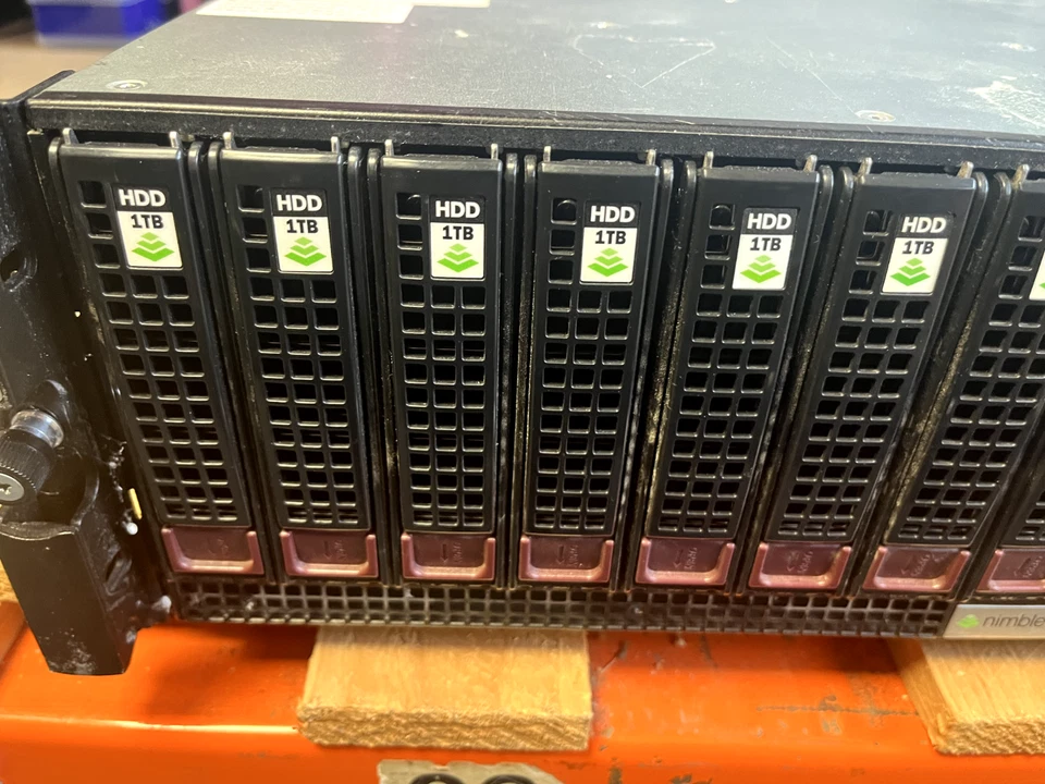 Nimble Server Storage CS400 ES1 16 Bay SAS SSD 12 x 1TB SAS 4 x 160GB SSD - Image 2 of 3