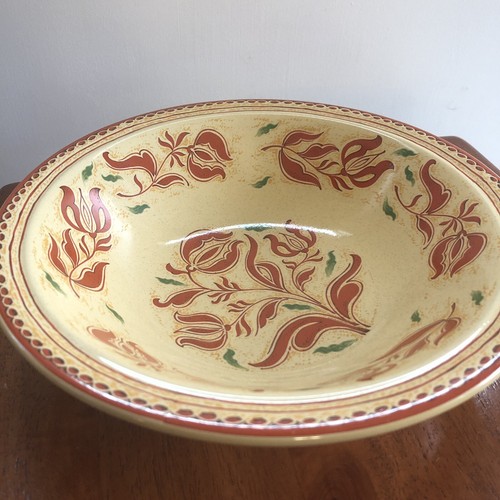 Georges Briard American Folk Art Bowl Tulip Leaf Design 9 Inches Red Tulips - Picture 3 of 11