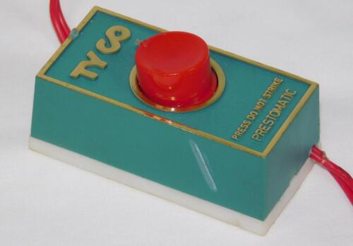 TYCO 920 USPS Operating USPS 40' boxcar HO Scale C-7 w/button track activator - Picture 16 of 24