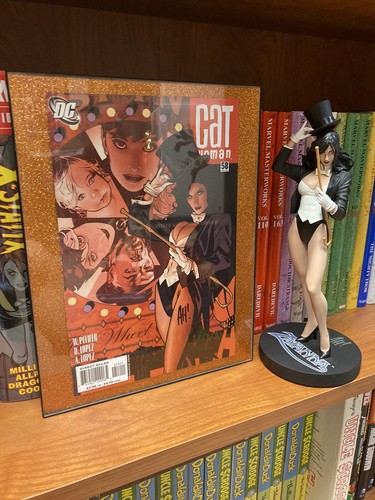 DC Universe Cover Girls Zatanna Statue Adam Hughes 4752/5000 Signed X2 - Picture 1 of 3