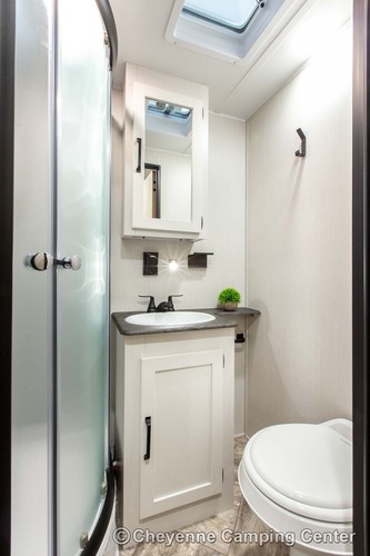 New 2023 Palomino Puma 31QBBH Bunkhouse Travel Trailer OD Kitchen CLEARANCE SALE - Picture 19 of 40