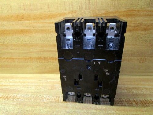 General Electric TED134090 Circuit Breaker Missing Lugs - Picture 6 of 8