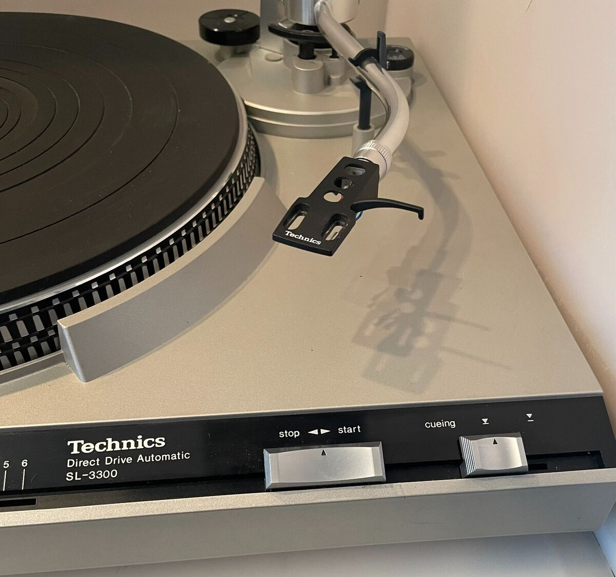 Technics SL-3300 Fully Automatic Direct Drive Turntable Technics SL-3300 Fully Automatic Direct Drive Turntable