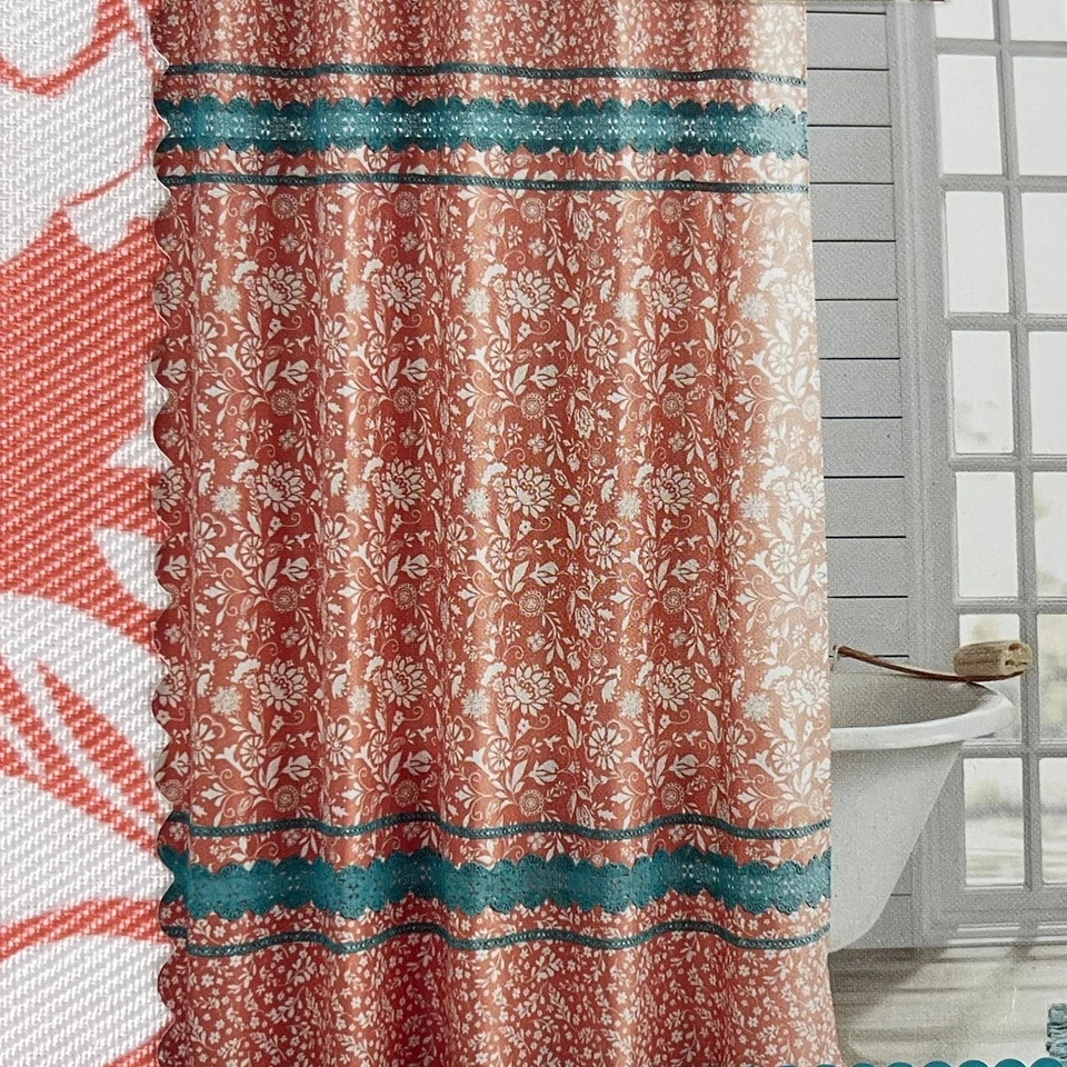Cortina de ducha The Pioneer Woman naranja coral tela floral con acento de ganchillo Foto 3 de 3