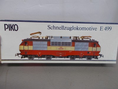 PIKO ~ ELECTRIC SCHNELLZUGLOKOMOTIVE POWERED E 499 LOCO~ RED