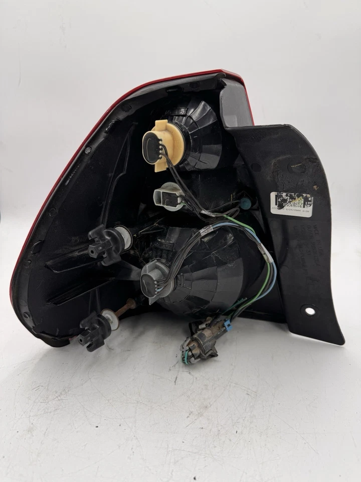 Conjunto de luz trasera - TYC 11-6007-00 regular para Chevrolet Malibu 04-08 Foto 2 de 4