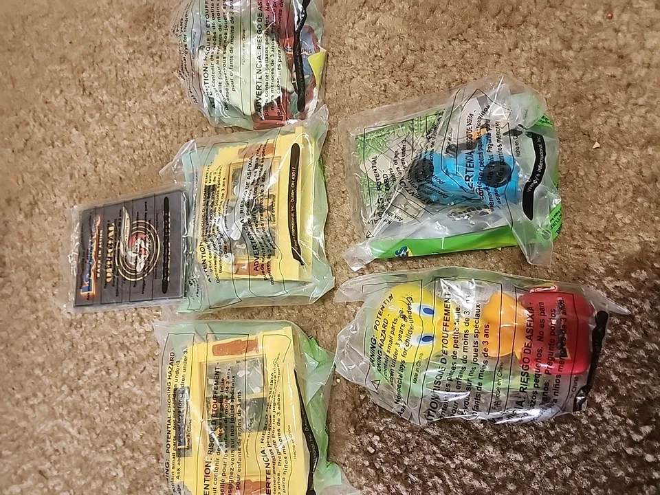 Juego de 6 Looney Tunes Back in Action Wendy's Kid's Coming Toy pasaporte y taz Nuevo en caja Foto 2 de 4