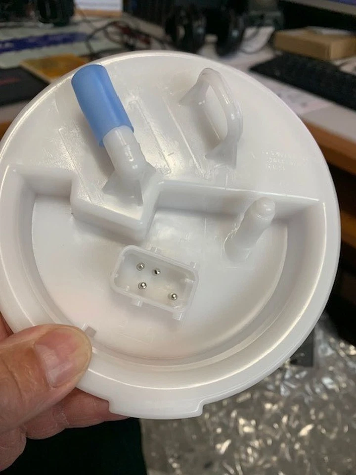 Bomba de combustible CONTINENTAL/VDO DERECHA CON unidad de envío de nivel de combustible para BMW NON-M (E46) Foto 3 de 4