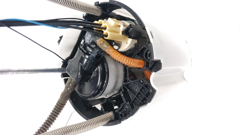 Bomba de combustible '20-'25 Chevrolet Silverado 2500 caja de 8' OEM ¡1 año como nuevo! Foto 4 de 4