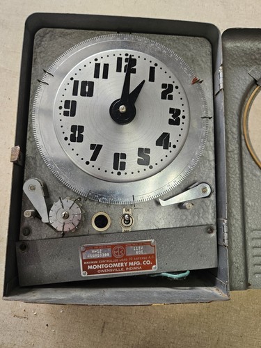 Reloj de tiempo eléctrico industrial Montogomery MFG Co de colección, sin probar - Imagen 8 de 11